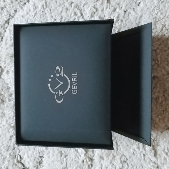 GV2 Milan Diamond Swiss Quartz - Picture 10 of 13